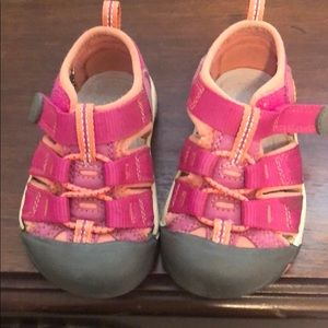 Keen toddler water shoes size 5